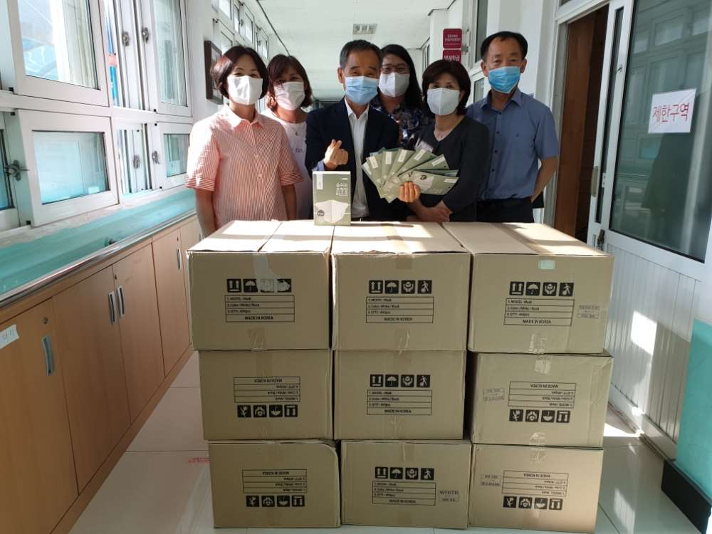 그림입니다.

원본 그림의 이름: CLP00014f1c0f79.bmp

원본 그림의 크기: 가로 1008pixel, 세로 756pixel